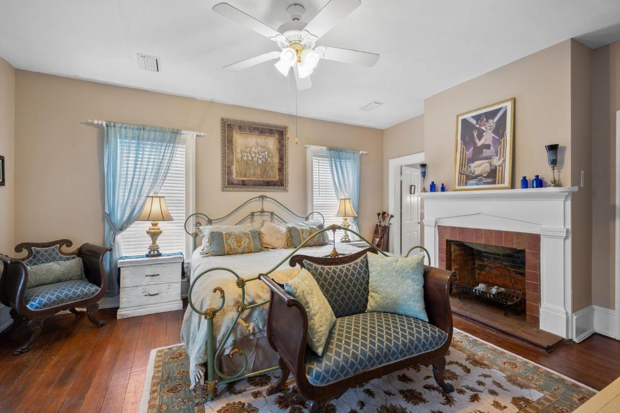 Goodbread House Bed And Breakfast Saint Marys Room photo