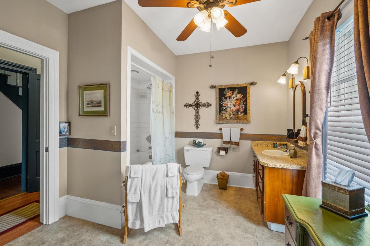 Goodbread House Bed And Breakfast Saint Marys Room photo