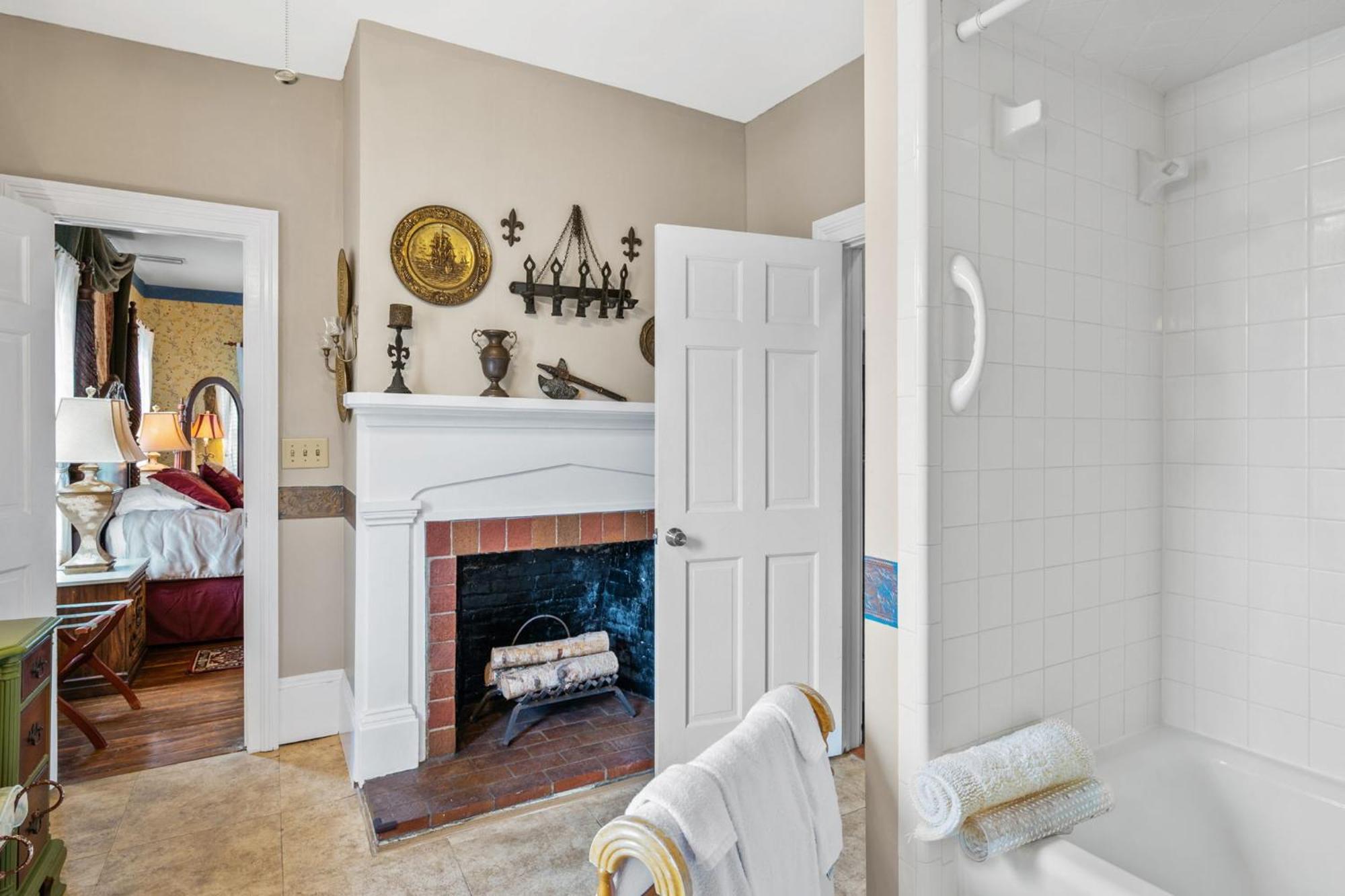 Goodbread House Bed And Breakfast Saint Marys Room photo
