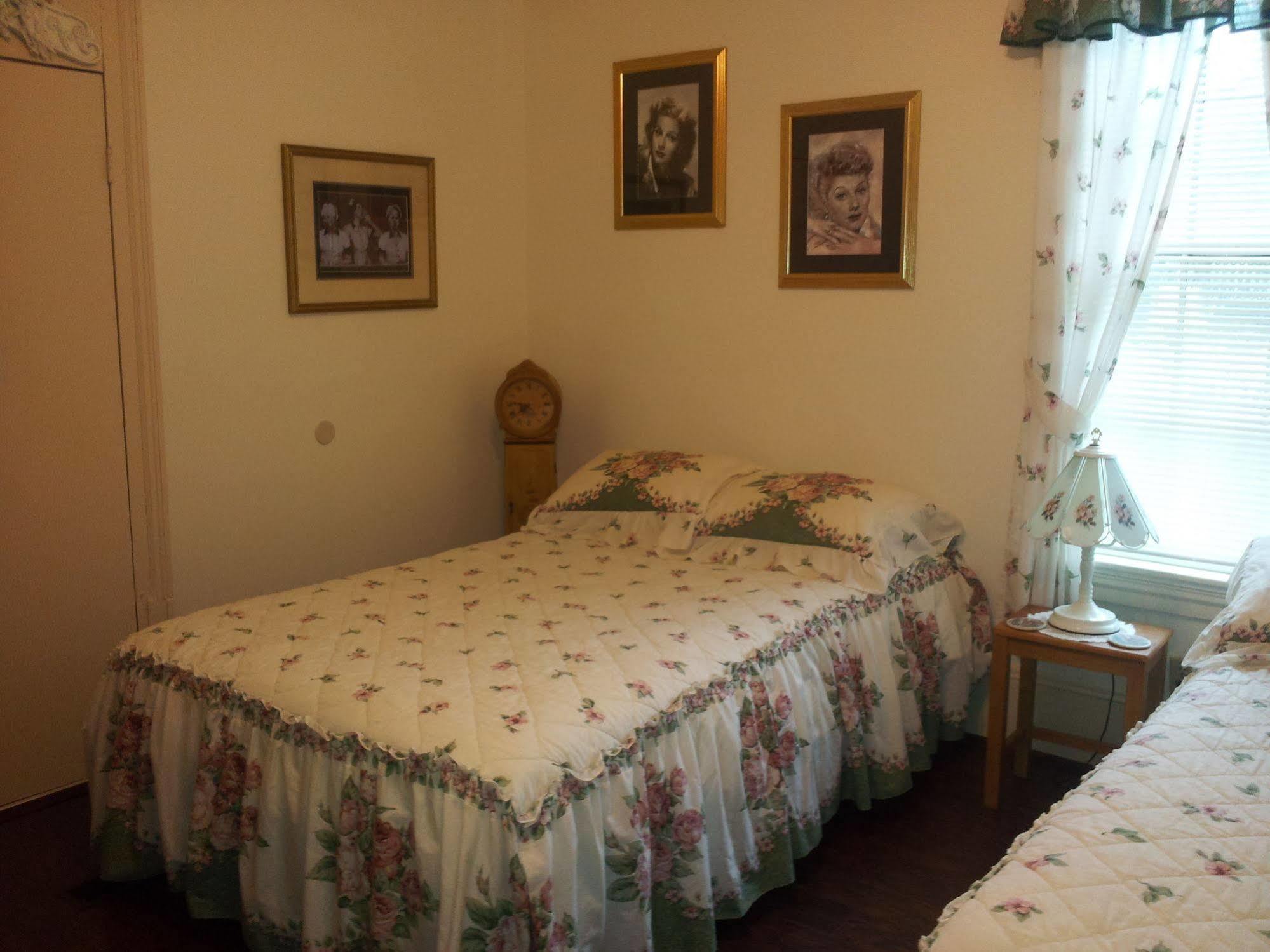 Goodbread House Bed And Breakfast Saint Marys Exterior photo