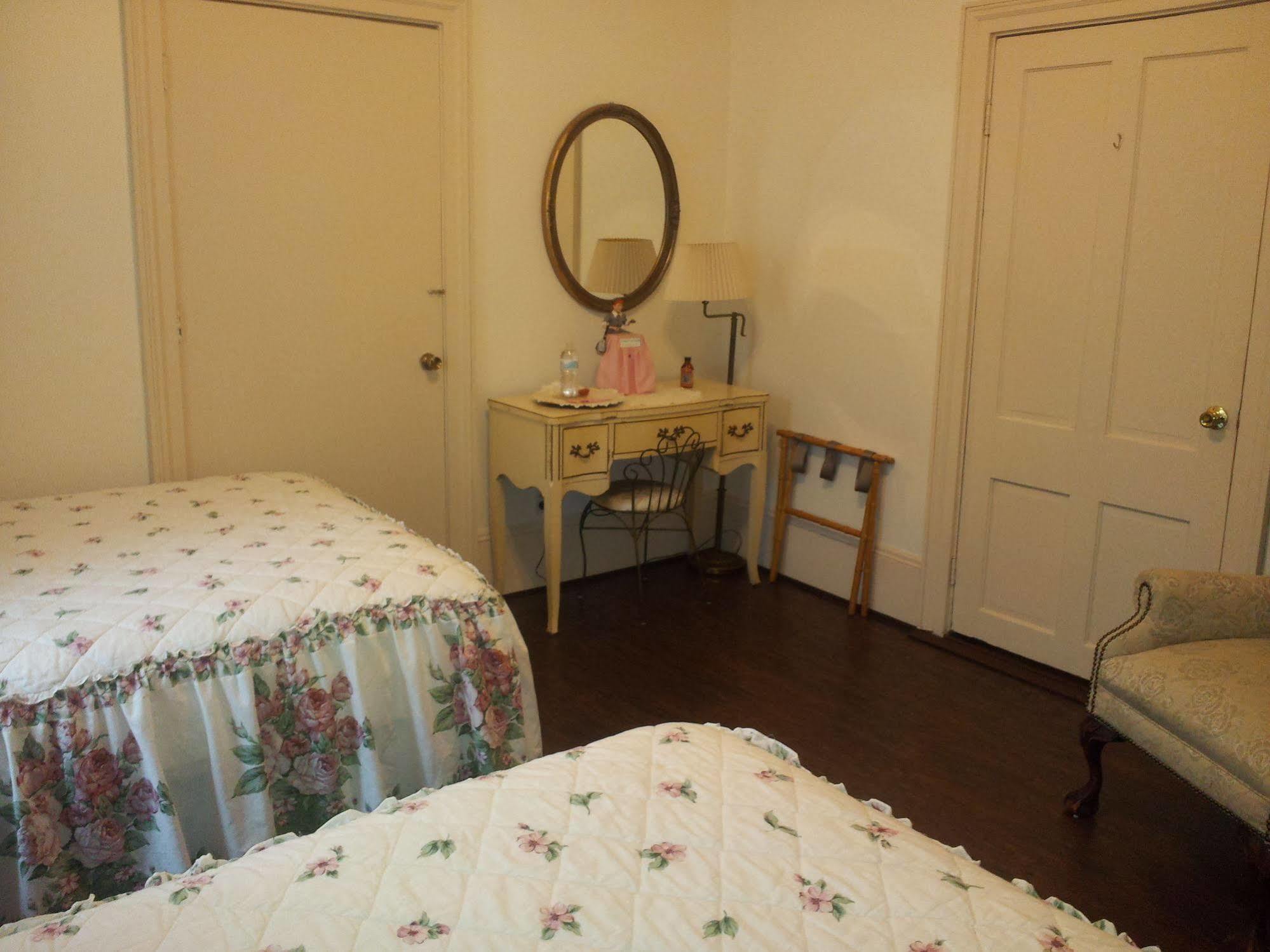 Goodbread House Bed And Breakfast Saint Marys Exterior photo