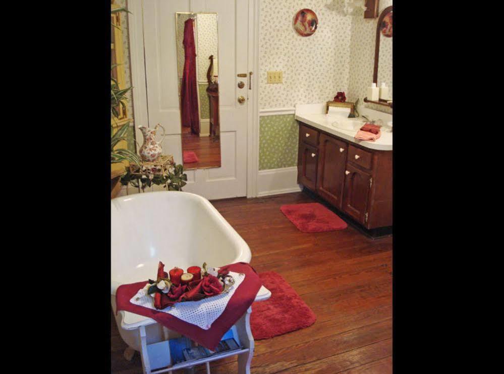 Goodbread House Bed And Breakfast Saint Marys Exterior photo